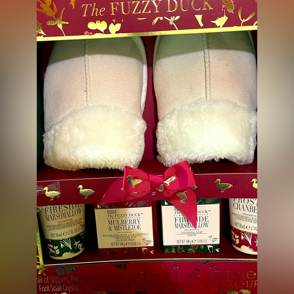 Baylis and Harding be a slipper set! New in box